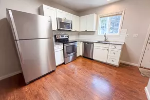 61 SE 171st Ave, Portland, OR 97233 - Photo 2