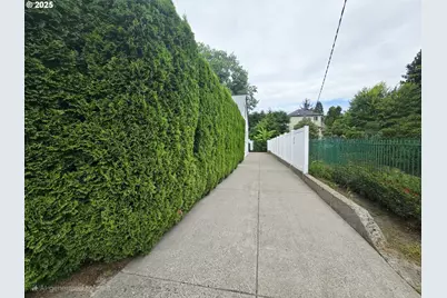 7247 SE Division St, Portland, OR 97206 - Photo 32