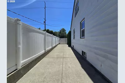 7247 SE Division St, Portland, OR 97206 - Photo 30