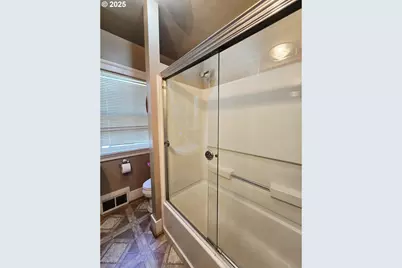 7247 SE Division St, Portland, OR 97206 - Photo 10