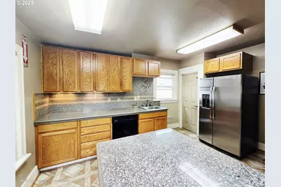 7247 SE Division St, Portland, OR 97206 - Photo 6