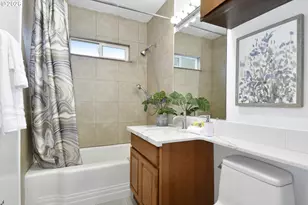 8411 SE Brooklyn St, Portland, OR 97266 - Photo 6