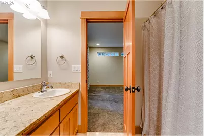 41925 Deerhorn Rd, Springfield, OR 97478 - Photo 16