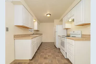 1591 James St, Woodburn, OR 97071 - Photo 18