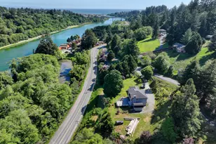 16711 Thompson Rd, Brookings, OR 97415 - Photo 2