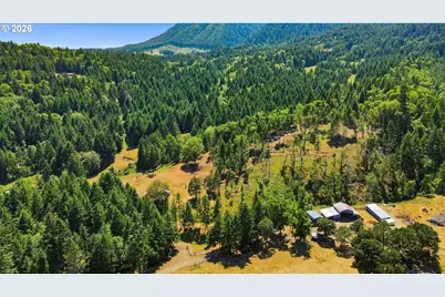 1060 Murdock Dr, Oakland, OR 97462 - Photo 2