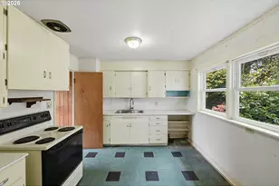 1691 Grant St, North Bend, OR 97459 - Photo 10
