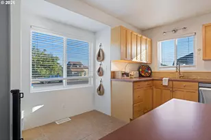 1720 E 9th St, The Dalles, OR 97058 - Photo 2