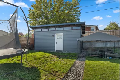1720 E 9th St, The Dalles, OR 97058 - Photo 16