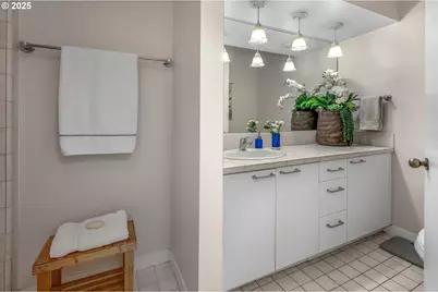 2445 NW Westover Rd #209, Portland, OR 97210 - Photo 20