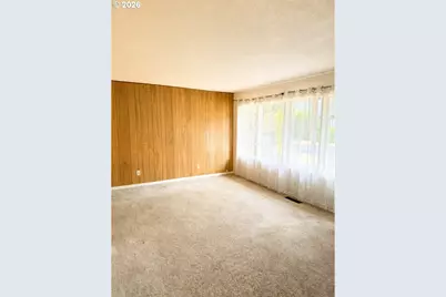 1127 SE 89th Ave, Portland, OR 97216 - Photo 4