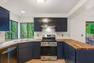 2213 SW 217th Pl, Beaverton, OR 97003 - Photo 6