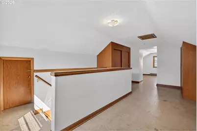 4305 NE Hazelfern Pl, Portland, OR 97213 - Photo 22