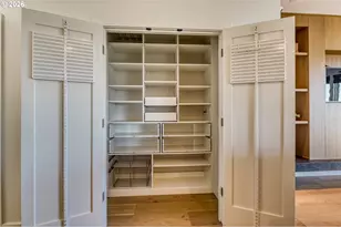 5036 SW View Point Terrace, Portland, OR 97239 - Photo 16