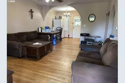 641 Bryan St, Woodburn, OR 97071 - Photo 2