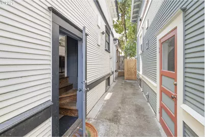 4026 SE Caruthers St, Portland, OR 97214 - Photo 42