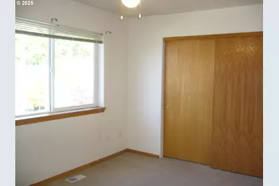 1042/1108 NE Lija Loop, Portland, OR 97211 - Photo 12
