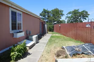 910 Cowl St, Milton-Freewater, OR 97862 - Photo 2