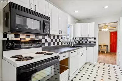 224 NE 92nd Pl, Portland, OR 97220 - Photo 18