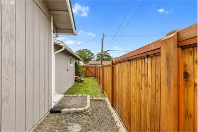 1331 NE Klamath Ave, Roseburg, OR 97470 - Photo 42