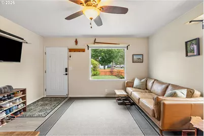 1331 NE Klamath Ave, Roseburg, OR 97470 - Photo 12