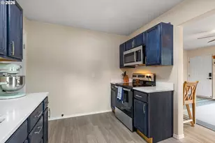 1331 NE Klamath Ave, Roseburg, OR 97470 - Photo 18