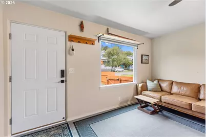 1331 NE Klamath Ave, Roseburg, OR 97470 - Photo 6