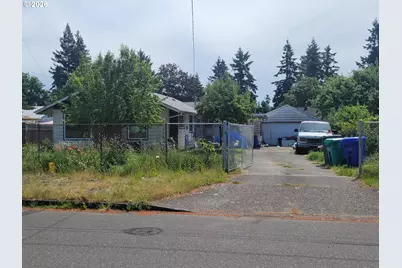 11534 SE Alder St, Portland, OR 97216 - Photo 2
