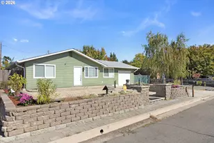 2082 Bel Air Ct, Roseburg, OR 97471 - Photo 2