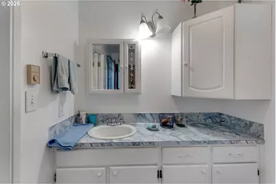 39 NE 113th Pl, Portland, OR 97220 - Photo 18