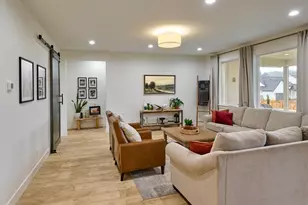 833 Hawk Dr, Silverton, OR 97381 - Photo 4