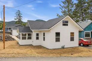 1325 12th Ave, Seaside, OR 97138 - Photo 6