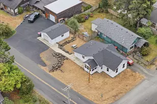 1325 12th Ave, Seaside, OR 97138 - Photo 2