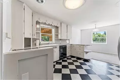 7905 SW Elmwood St, Portland, OR 97223 - Photo 16