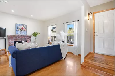 404 E Brandon Dr, Newberg, OR 97132 - Photo 2