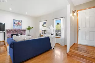 404 E Brandon Dr, Newberg, OR 97132 - Photo 2