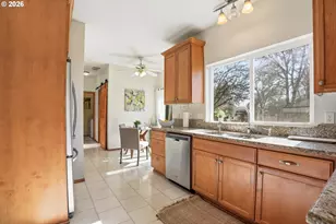 404 E Brandon Dr, Newberg, OR 97132 - Photo 8