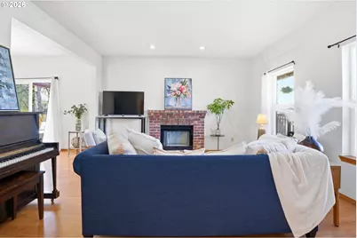 404 E Brandon Dr, Newberg, OR 97132 - Photo 4