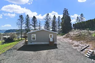 749 Douglas St, Yoncalla, OR 97499 - Photo 4