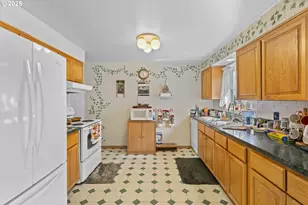 231 NE Chestnut Ave, Myrtle Creek, OR 97457 - Photo 12