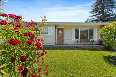 231 NE Chestnut Ave, Myrtle Creek, OR 97457 - Photo 2