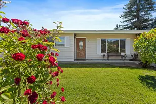 231 NE Chestnut Ave, Myrtle Creek, OR 97457 - Photo 2