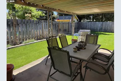 231 NE Chestnut Ave, Myrtle Creek, OR 97457 - Photo 32