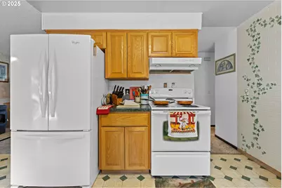 231 NE Chestnut Ave, Myrtle Creek, OR 97457 - Photo 10