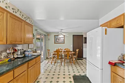 231 NE Chestnut Ave, Myrtle Creek, OR 97457 - Photo 8