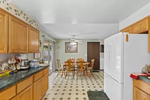 231 NE Chestnut Ave, Myrtle Creek, OR 97457 - Photo 8