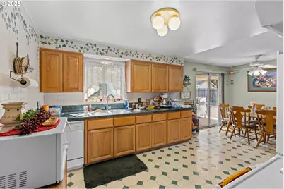 231 NE Chestnut Ave, Myrtle Creek, OR 97457 - Photo 16