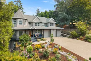 3234 SW Parsons Ct, Portland, OR 97219 - Photo 2