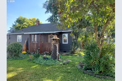 208 NE 7th Ave, Milton-Freewater, OR 97862 - Photo 1