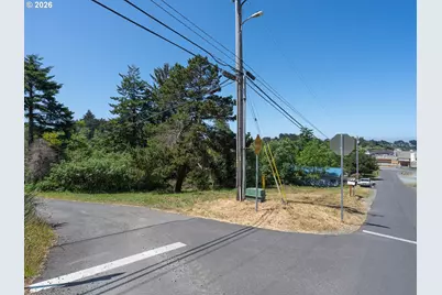 770 3rd St SE, Bandon, OR 97411 - Photo 8